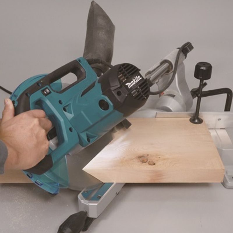 MAKITA LS1110F - POKOSOVÁ PILA SE SVĚTLEM 260MM,1450W - POKOSOVÉ PILY - ELEKTRICKÉ NÁŘADÍ