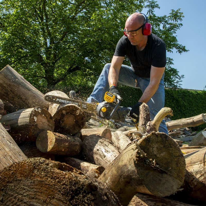 POWERPLUS POWXG10027 ELEKTRICKÁ ŘETĚZOVÁ PILA 2 700W 450MM - ELEKTRICKÉ ŘETĚZOVÉ PILY - ZAHRADA