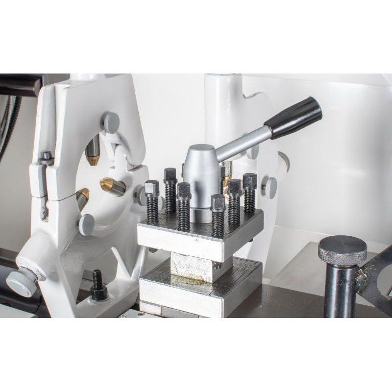 SPE-1000PV - SOUSTRUH NA KOV S DIGITÁLNÍM ODMĚŘOVÁNÍM - SOUSTRUHY - KOVOOBRÁBĚCÍ STROJE