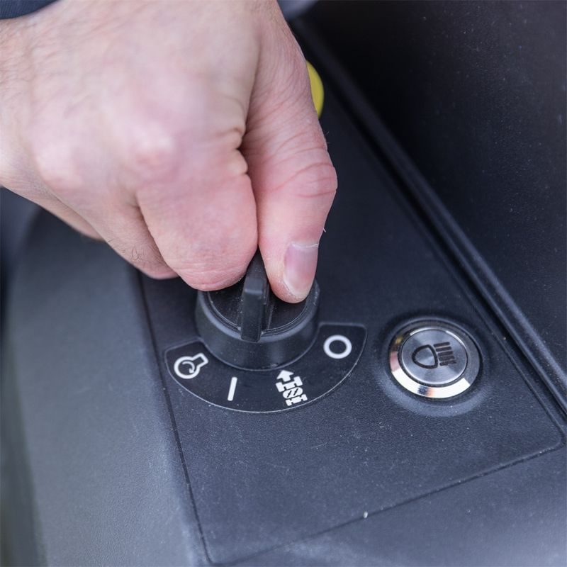 SCHEPPACH TMR 452-98H-SD TRAVNÍ TRAKTOR 98 CM S BOČNÍM VÝHOZEM A HYDROSTATICKOU PŘEVODOVKOU - TRAKTORY S BOČNÍM VÝHOZEM - MULČOVAČE - ZAHRADA