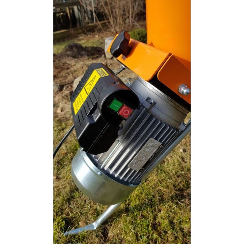 SHARK 2,2 KW - DRTIČ VĚTVÍ A ZAHRADNÍHO ODPADU - DRTIČ S ELEKTRICKÝM MOTOREM - ZAHRADA