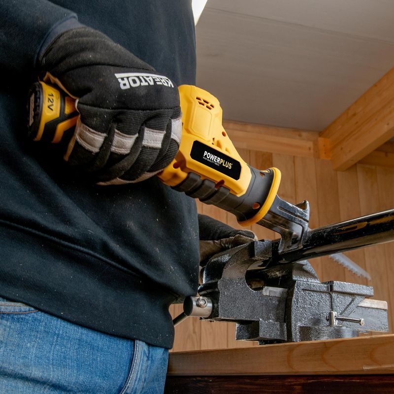 POWERPLUS POWX0398 AKU OCASOVÁ PILA 12V 2,0AH 2XBAT - PILKY NA VĚTVE - ZAHRADA