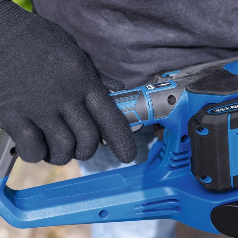 SCHEPPACH BC-HT720-X-SET S2 2X20 V IXES AKU PLOTOSTŘIH + 2X 2AH BATERIE + DUÁLNÍ NABÍJEČKA 2,4 A - AKUMULÁTOROVÝ PLOTOSTŘIH - ZAHRADA