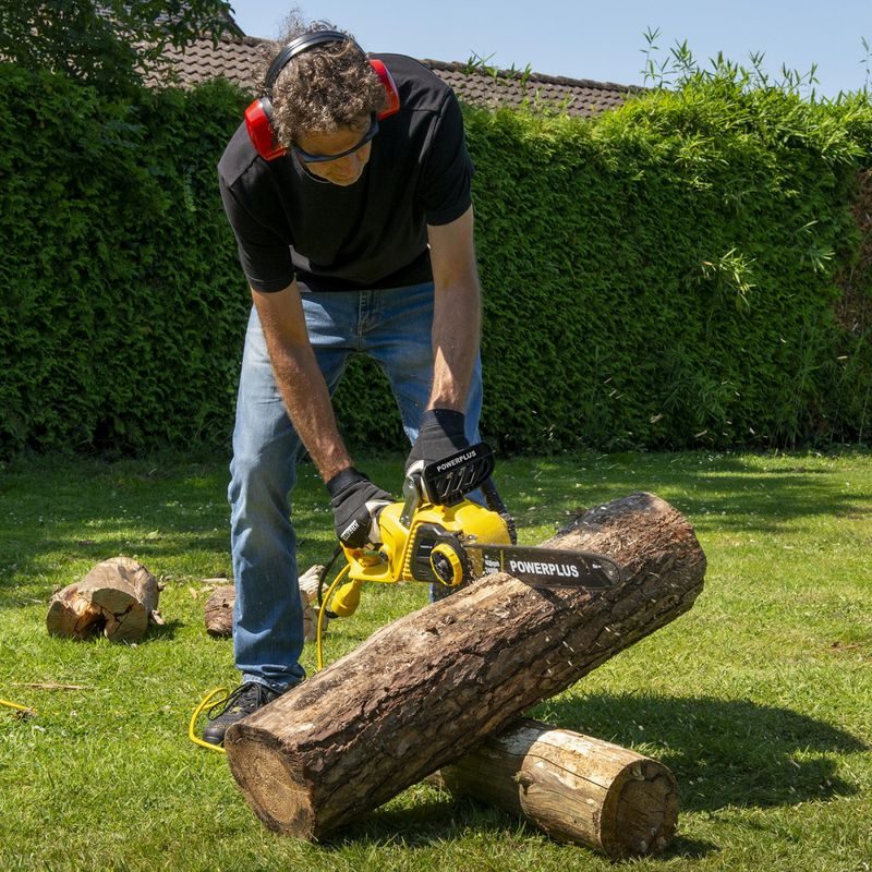 POWERPLUS POWXG10024 ELEKTRICKÁ ŘETĚZOVÁ PILA 2 400W 400MM - ELEKTRICKÉ ŘETĚZOVÉ PILY - ZAHRADA