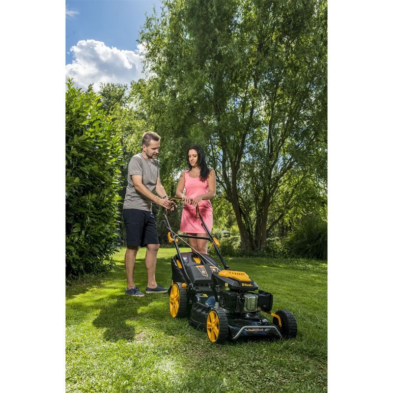 RIWALL PRO RPM 5355 MULTIFUNKČNÍ TRAVNÍ SEKAČKA 4 V 1 S BENZINOVÝM MOTOREM A POJEZDEM - SEKAČKY SE ZÁBĚREM 50-56 CM - ZAHRADA