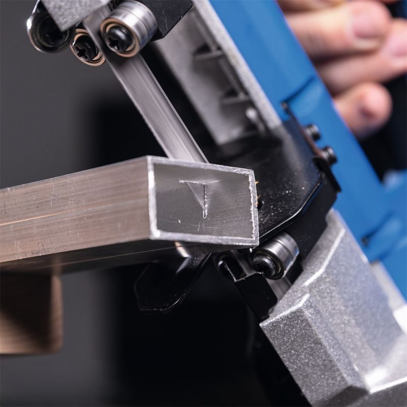 SCHEPPACH C-MBS635-X-SET S 20 V IXES AKU PÁSOVÁ PILA NA KOV + 2AH BATERIE + NABÍJEČKA 2,4 A - AKU PILY PÁSOVÉ - AKU NÁŘADÍ