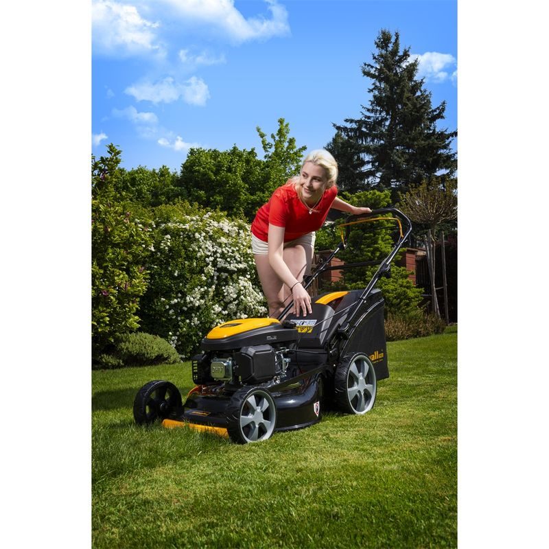 RIWALL PRO RPM 5155 PRO MULTIFUNKČNÍ TRAVNÍ SEKAČKA 4 V 1 S BENZINOVÝM MOTOREM A POJEZDEM - SEKAČKY SE ZÁBĚREM 50-56 CM - ZAHRADA