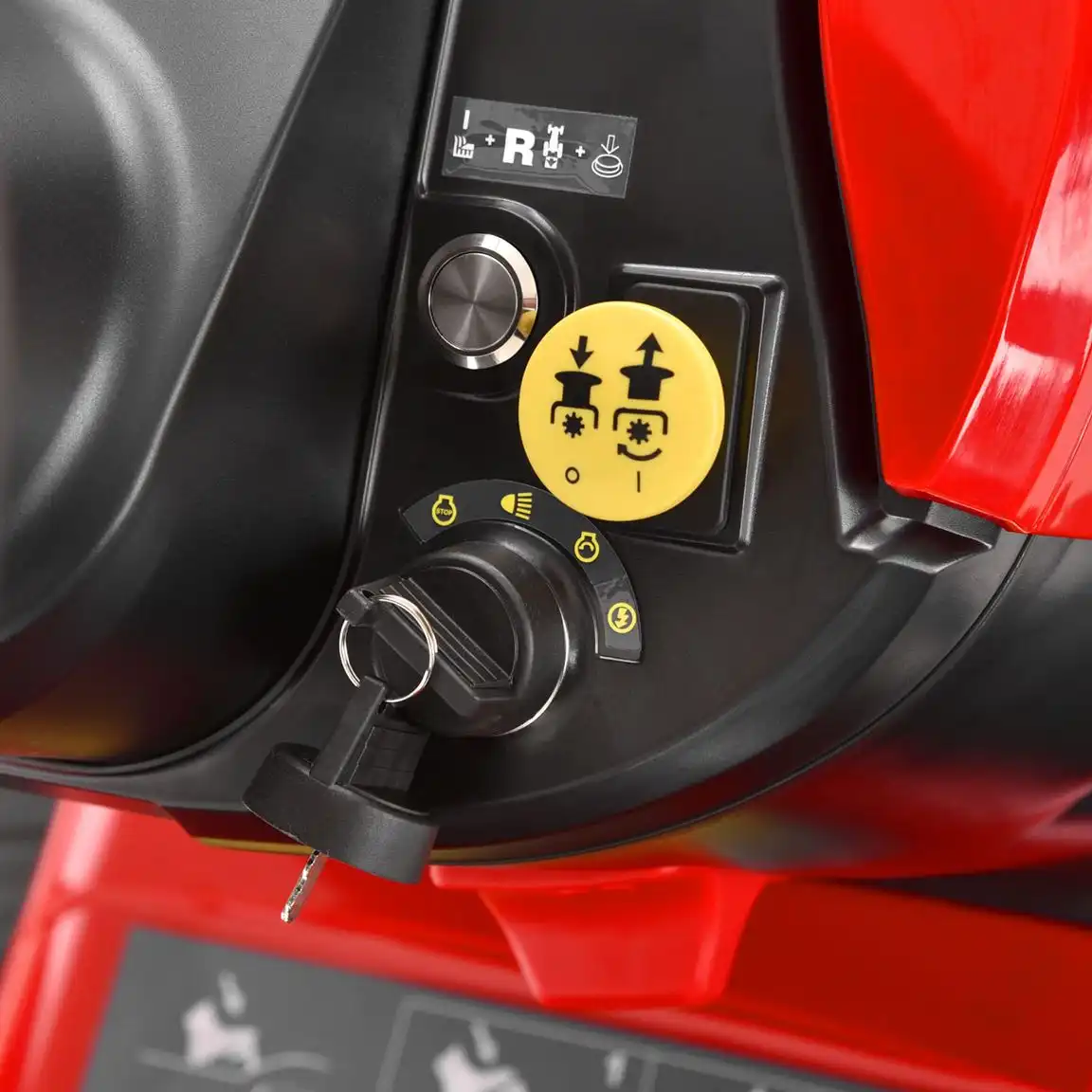 Ovládací panel a zapalování