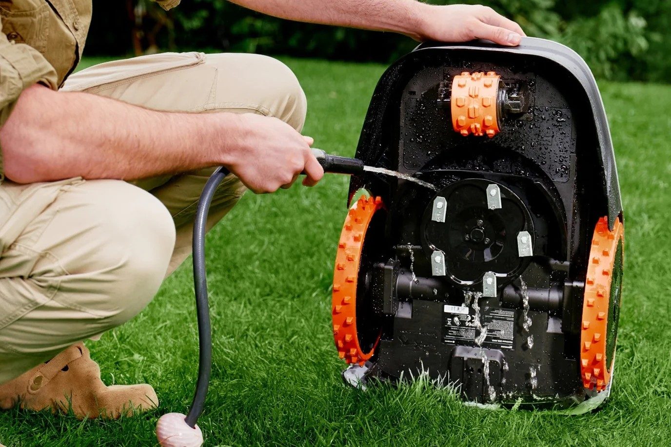 Mower protection against dust and water