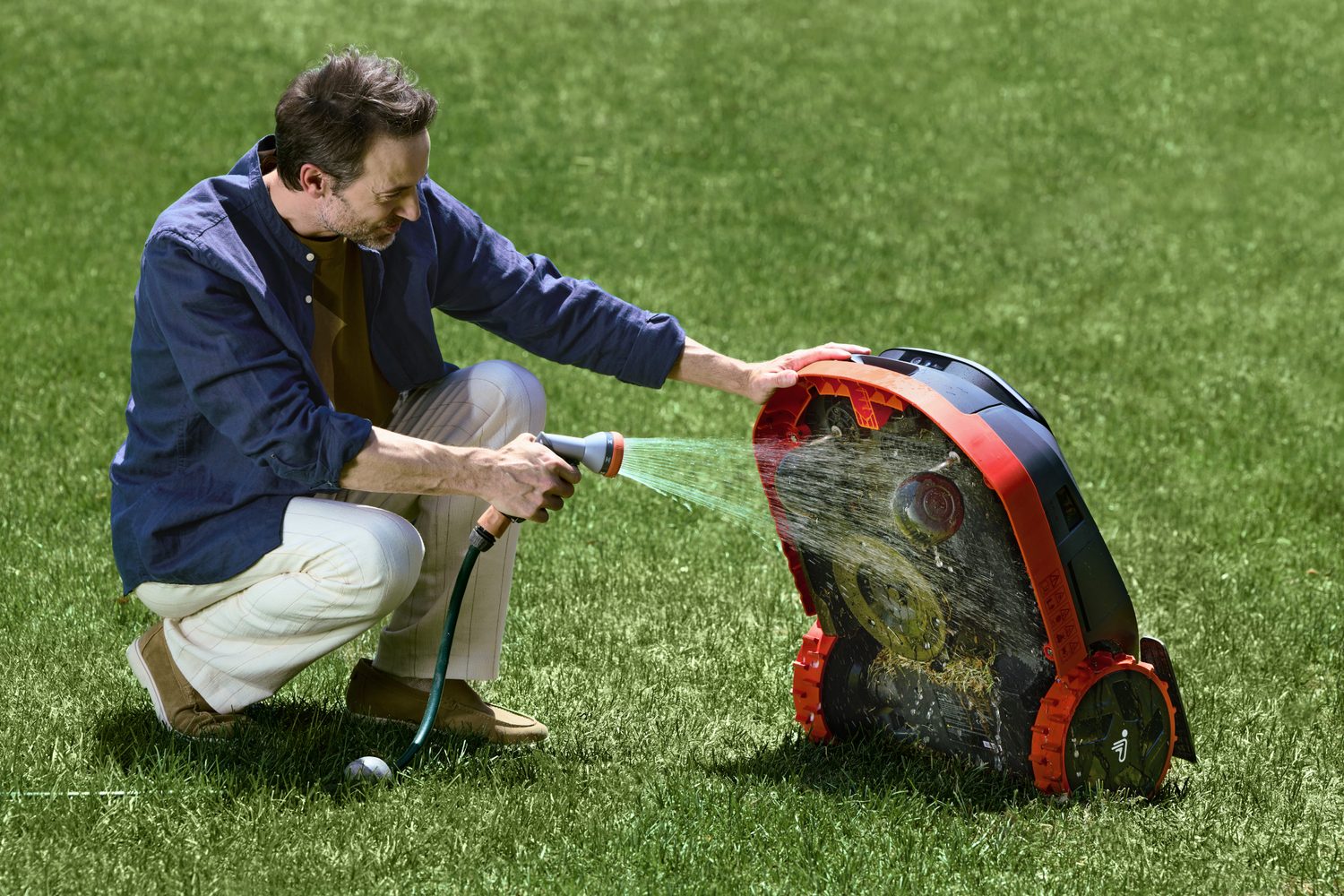 Mower protection against dust and water