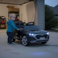 Akumulátorové autíčko - AUDI SQ8 BLACK