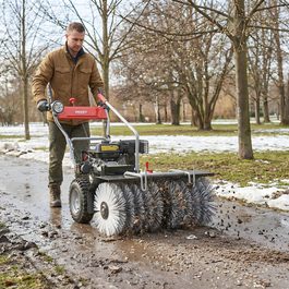 Ruční zametací stroj - HECHT 8065