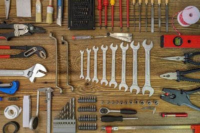 Kutilové v bytě: Jak si vybavit malou dílnu