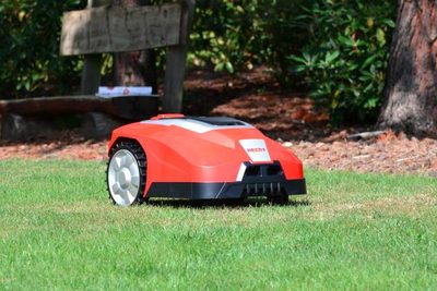 Pořiďte si robotického zahradníka!