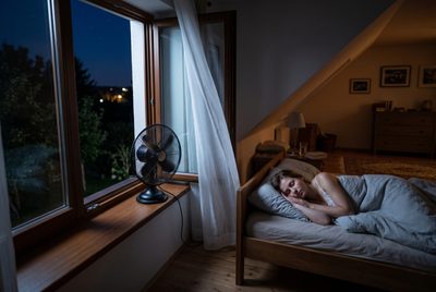 Jak vyzrát na tropické noci a konečně se vyspat dorůžova