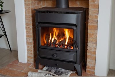 Nebezpečí pálení papíru a nevhodných materiálů v kamnech