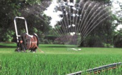 Jak nejlépe zavlažovat trávník?