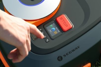 Physical buttons and colour display of the mower
