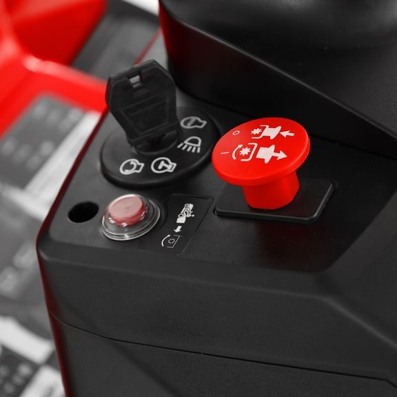 Zahradní traktor - HECHT 5198