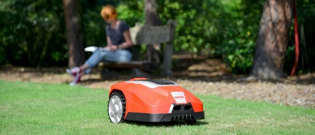 Robotická sekačka: nová éra péče o trávník! | HECHT