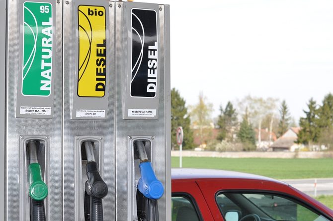 Kde koupit benzín E10 bez biosložky?