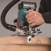 MAKITA RP001GM201 - AKU VRCHNÍ FRÉZKA S REGULACÍ LI-ION XGT 40V/4,0AH,MAKPAC - AKU FRÉZKY MAKITA - AKUMULÁTOROVÉ STROJE MAKITA