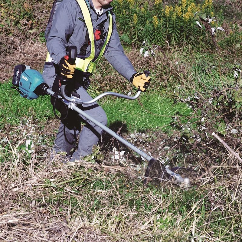 MAKITA UR013GZ04 - AKU KŘOVINOŘEZ LI-ION XGT 40V,BEZ AKU Z - MAKITA XGT 40V