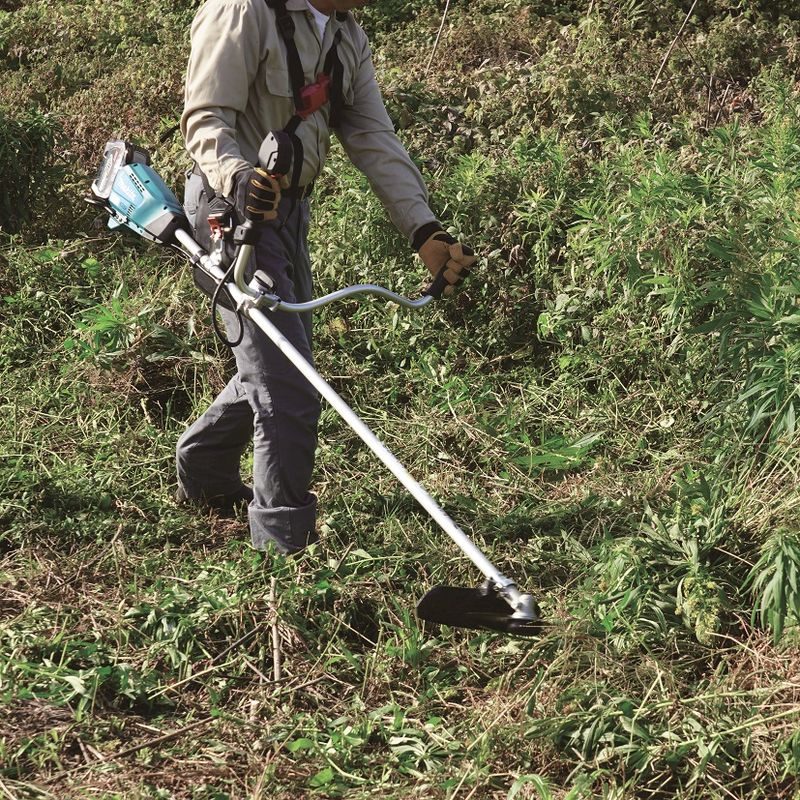 MAKITA UR016GZ - AKU KŘOVINOŘEZ LI-ION XGT 40V,BEZ AKU Z - VYŽÍNAČE A KŘOVINOŘEZY MAKITA - ZAHRADNÍ TECHNIKA