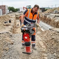 Upright rammer - HECHT 1118