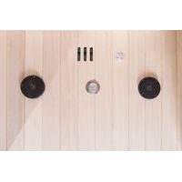 Ventilační otvor a reproduktory