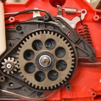 Electric chainsaw - HECHT 2039