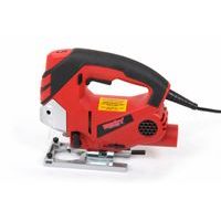 Příkon pily je 810 W