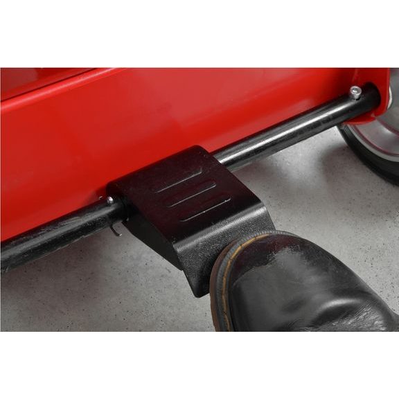 Pedál pro poklopení k manipulaci