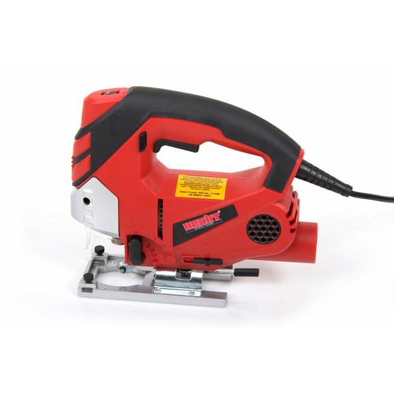 Příkon pily je 810 W