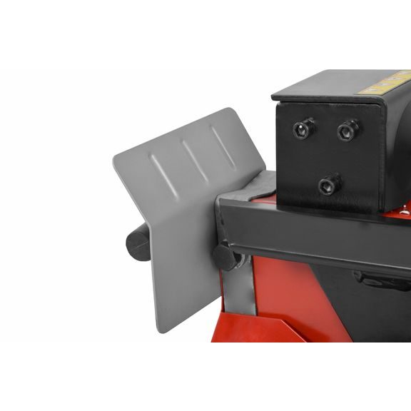 Ovládací páka je chráněna krytem