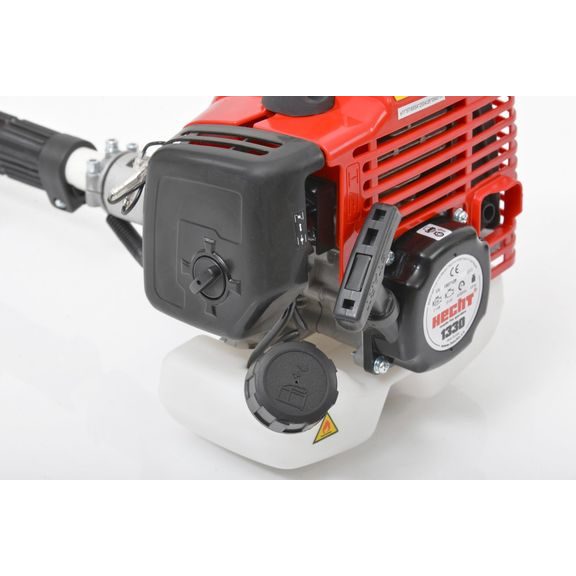 Detail motoru a startéru