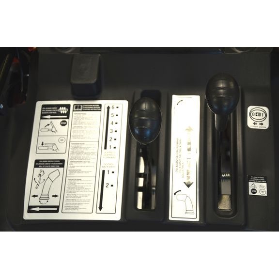 Pohled na ovládací panel frézy