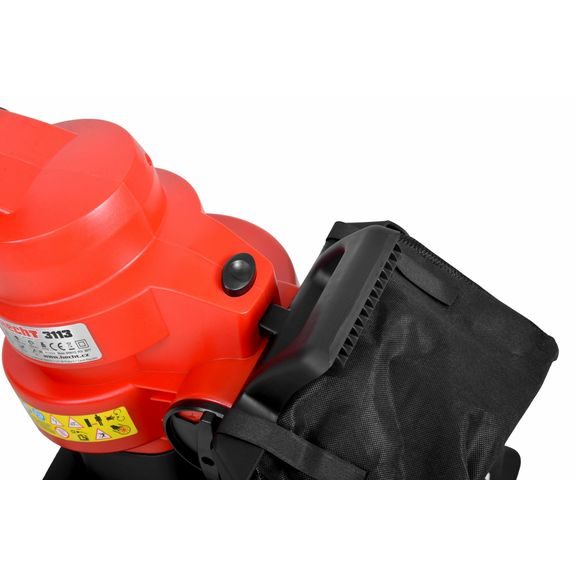 Vak je zámkem připevněn k vysavači