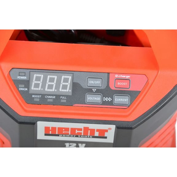 Průběh nabíjení a stav akumulátoru je indikován na displeji nabíječky