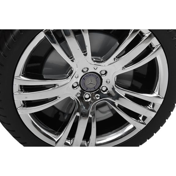 Kola s originálním znakem Mercedes