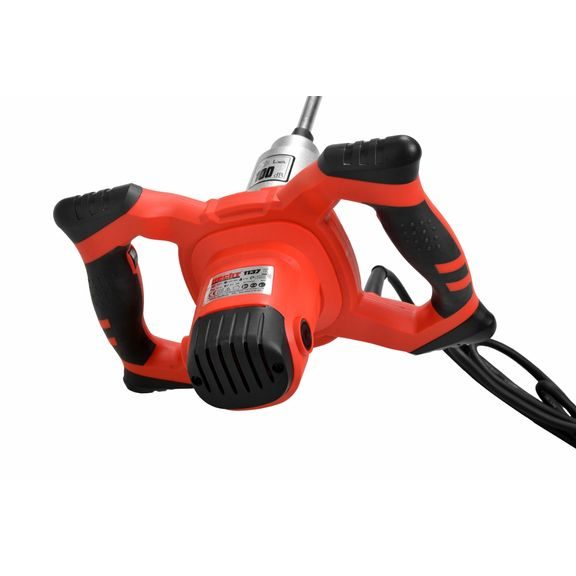 Příkon elektromotoru je 1400 W