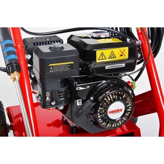 Pohon zajišťuje 4-taktní motor