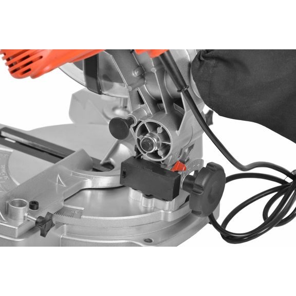 Pohled ná základnu a uchycení