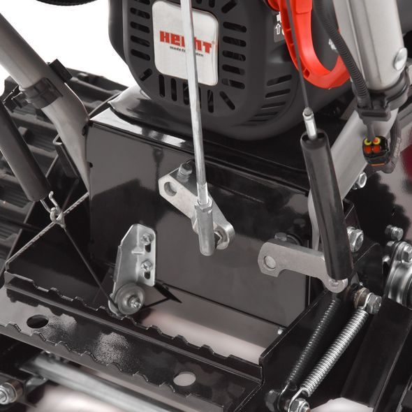 PETROL SNOW THROWER - HECHT 9666