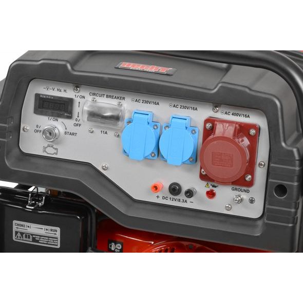 DETAIL HLAVNÍHO OVLÁDACÍHO PANELU