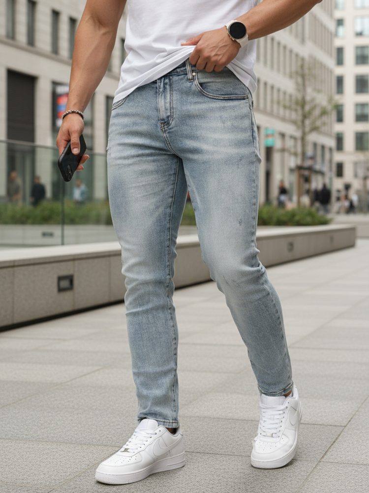 Svetlo modre kavbojke slim fit z odrgninami