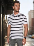 Modna bela moška polo majica s črtastim vzorcem