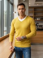Moški enobarvni pulover v rumeni barvi