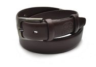 Elegantni temnorjavi pas Mercedes C