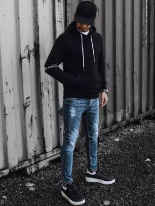 Atraktiven črn pulover s potiskom